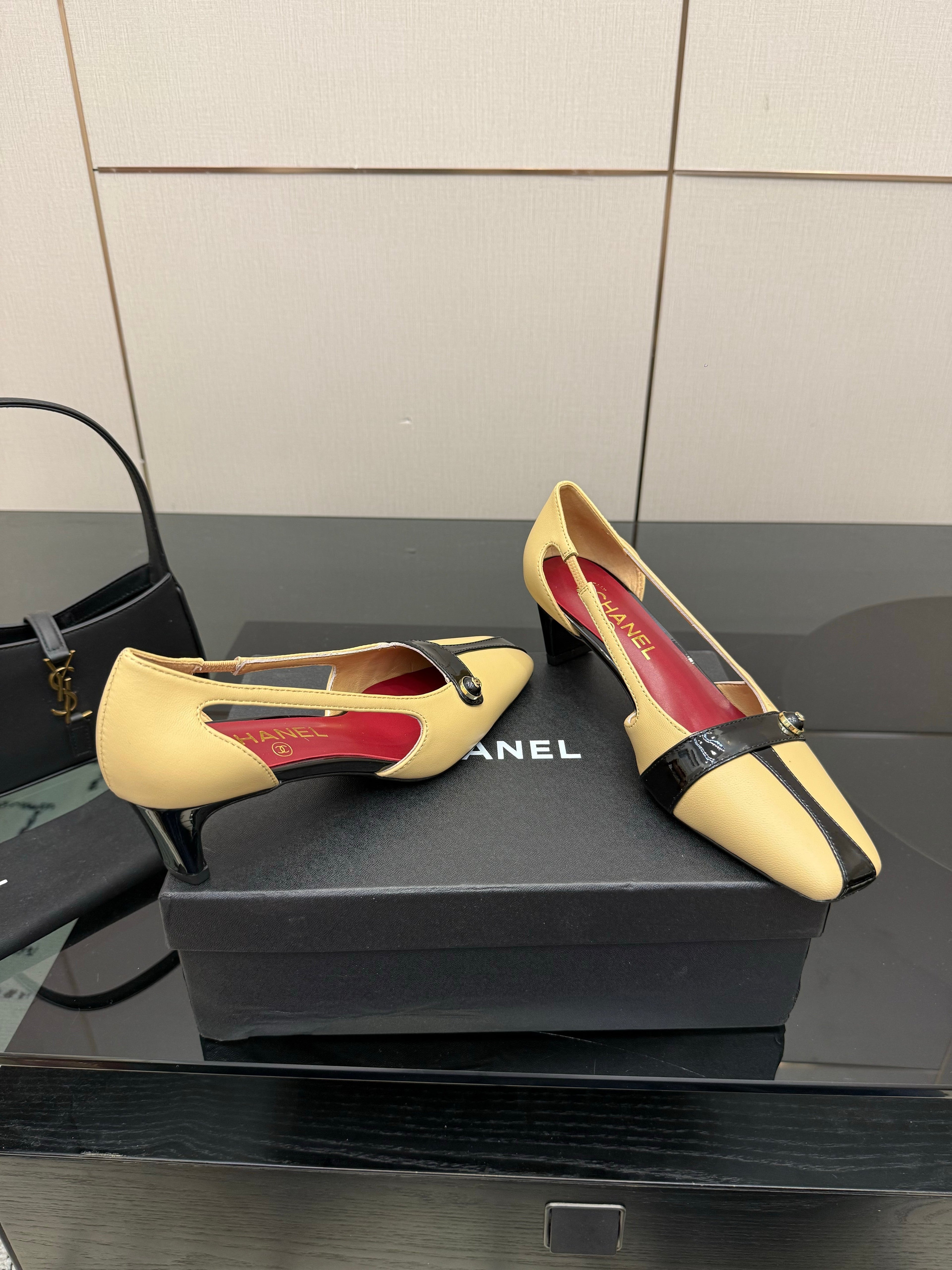CC 26P Slingback 5cm Beige Black Lambskin Patent Leather 791608