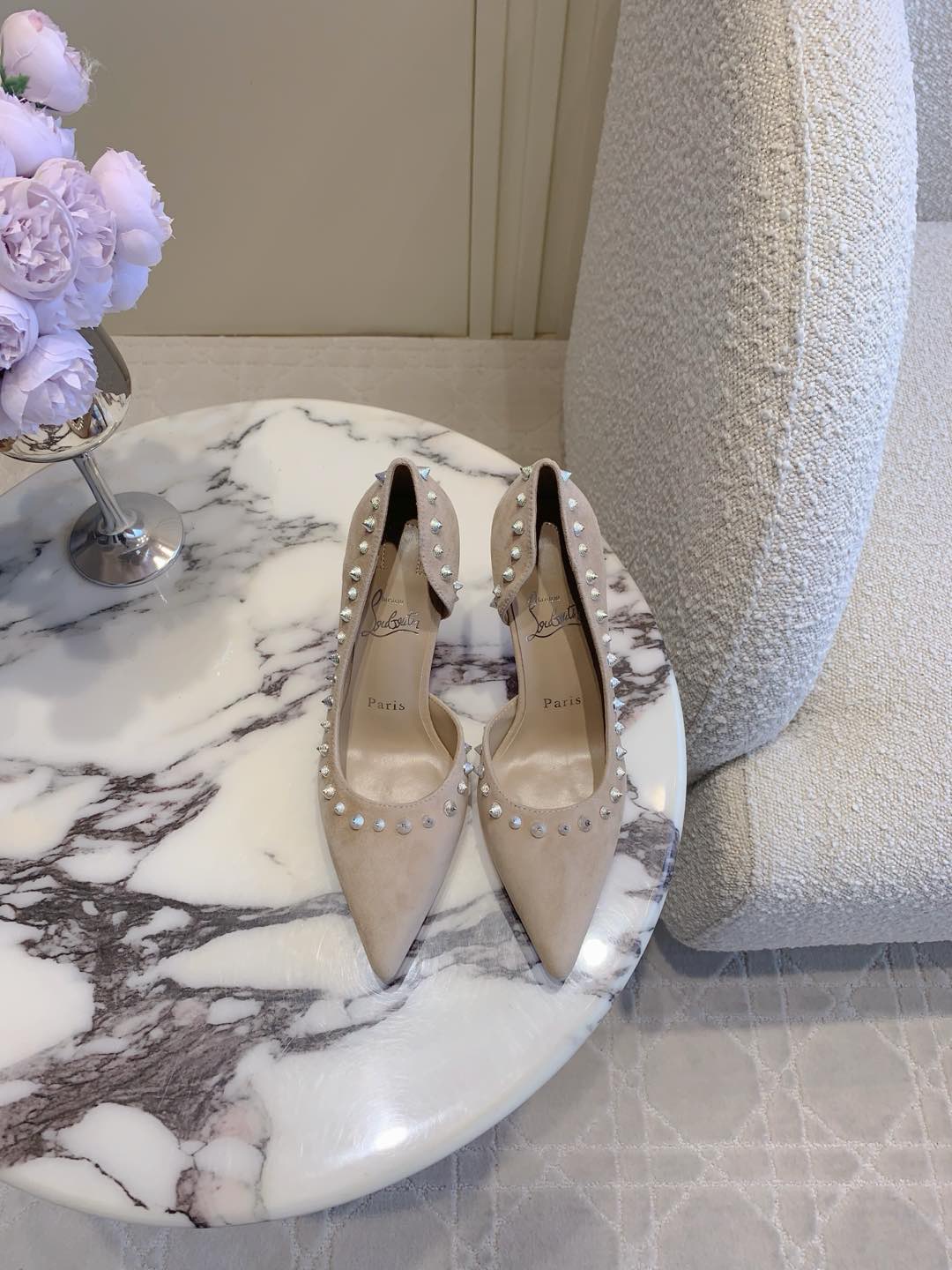 CL Irishell 85 Studded d'Orsay Pumps Cream Suede 177131