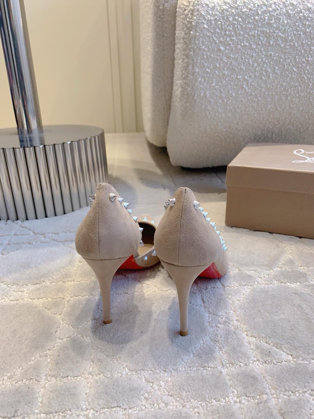 CL Irishell 85 Studded d'Orsay Pumps Cream Suede 177131