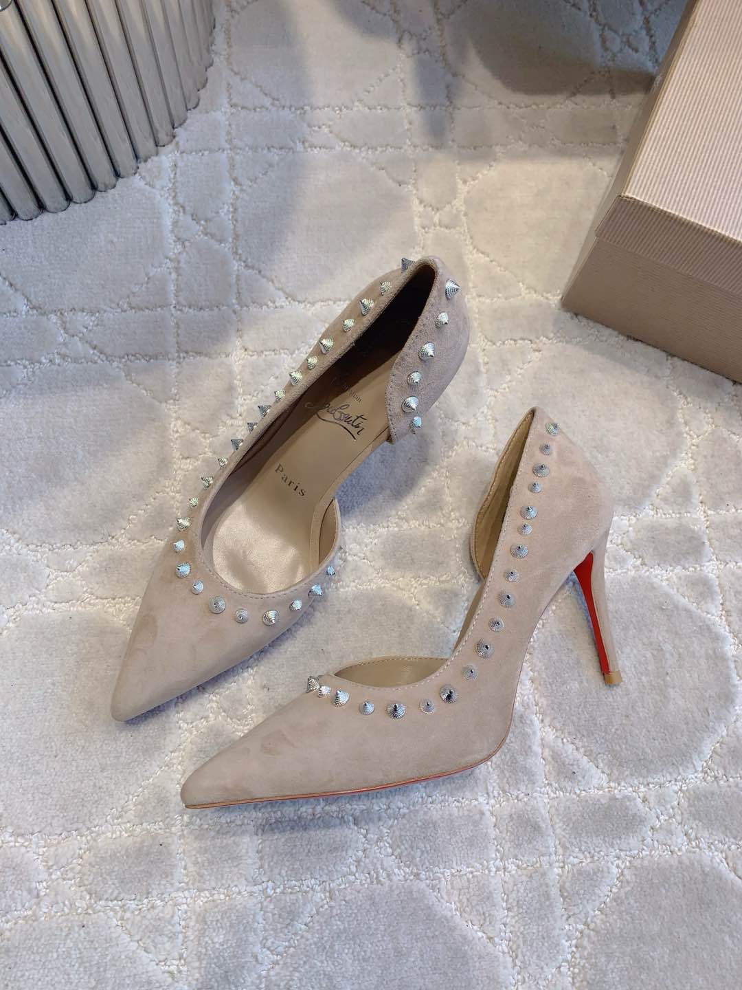 CL Irishell 85 Studded d'Orsay Pumps Cream Suede 177131