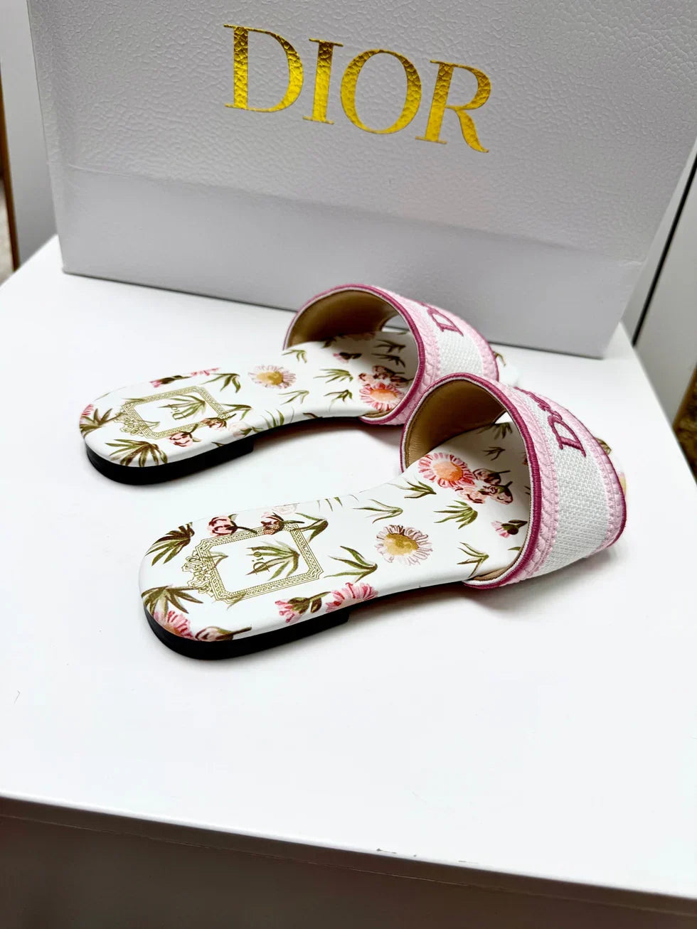 CD 26s Floral Embroidered Sandals White Pink Canvas 683033