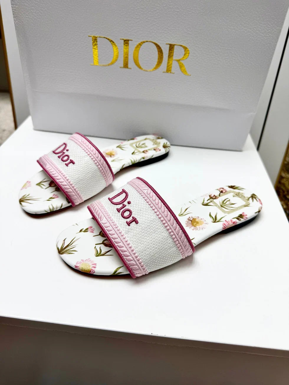 CD 26s Floral Embroidered Sandals White Pink Canvas 683033