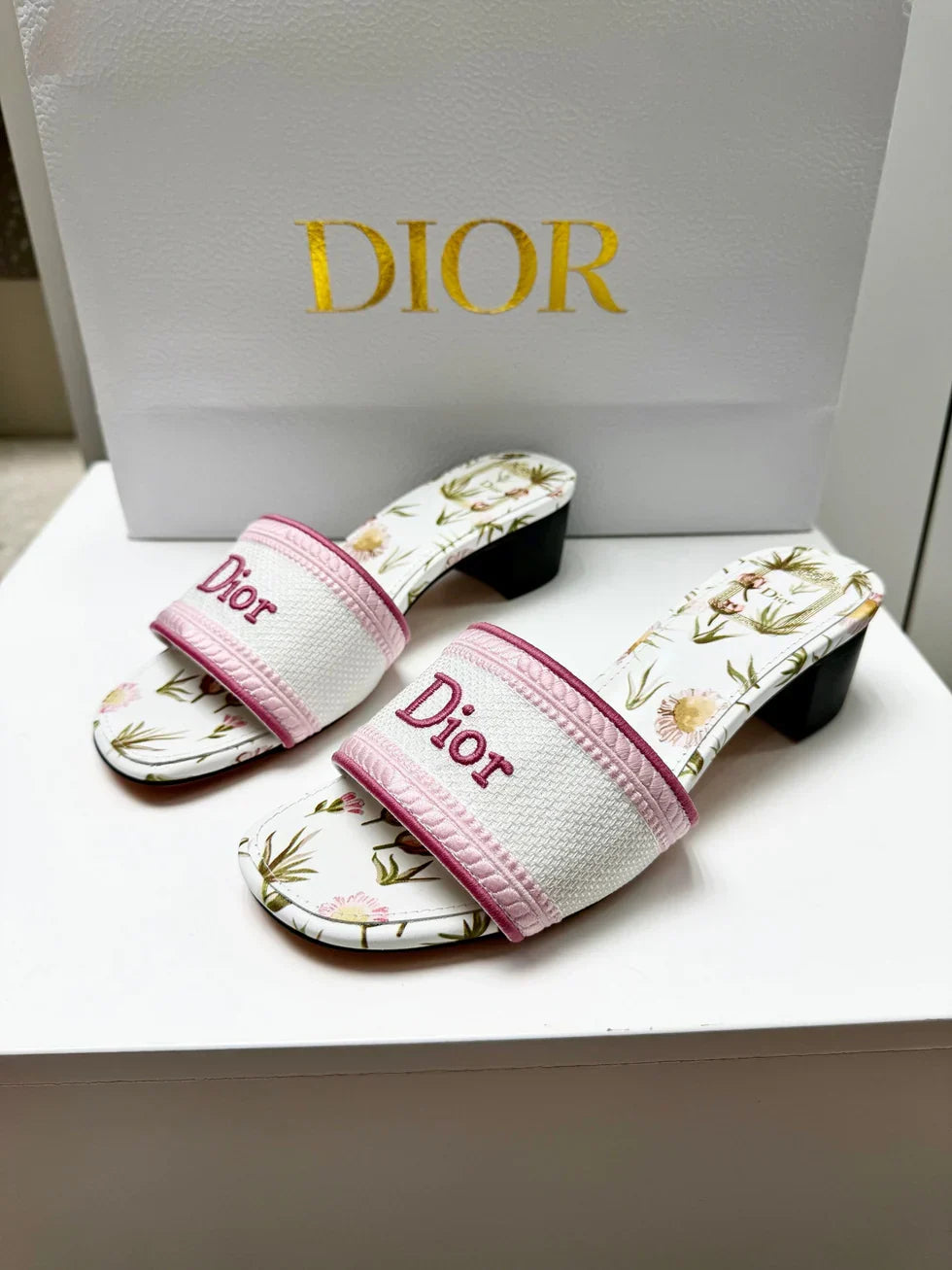 CD 26s Floral Embroidered Sandals White Pink Canvas 683033