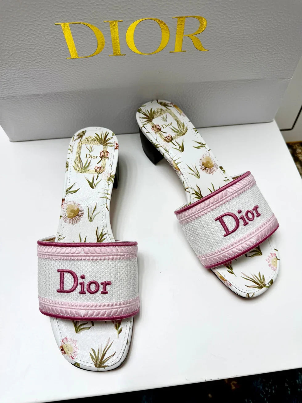 CD 26s Floral Embroidered Sandals White Pink Canvas 683033