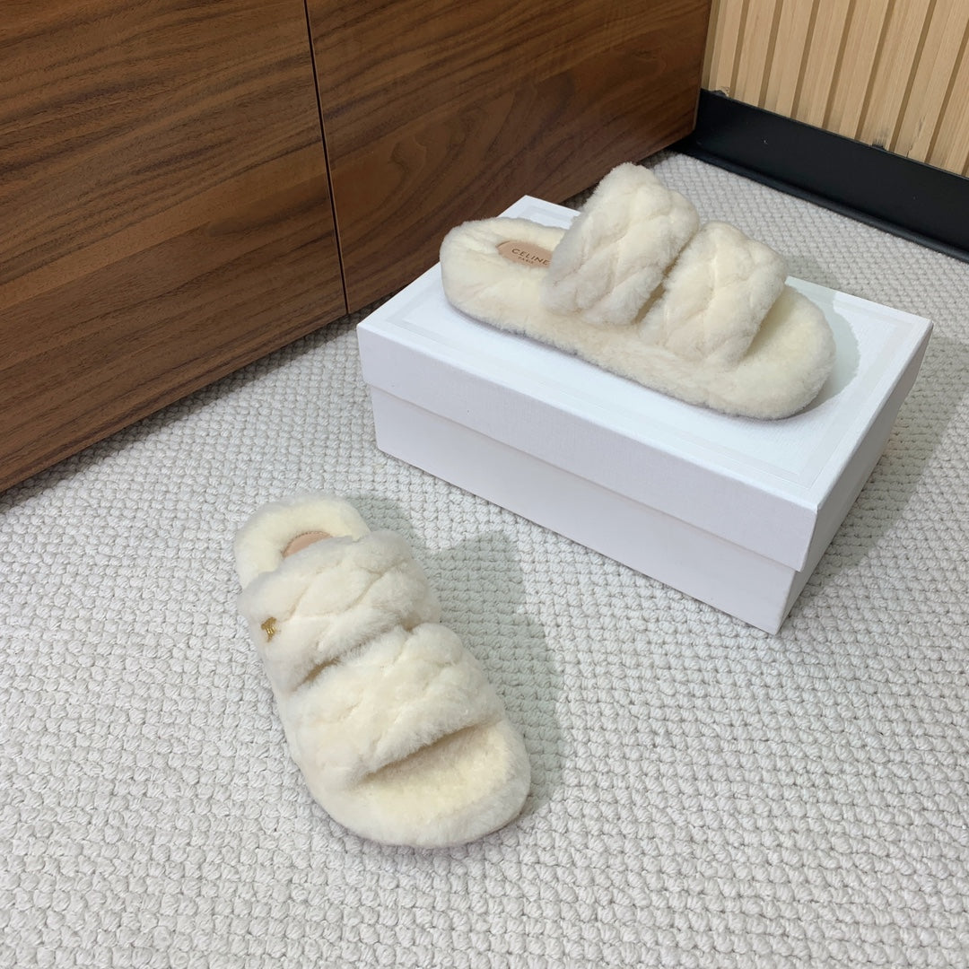 CL 26s Two-Strap Quilted Sandals In White Wool