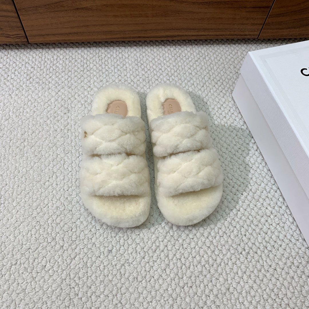 CL 26s Two-Strap Quilted Sandals In White Wool