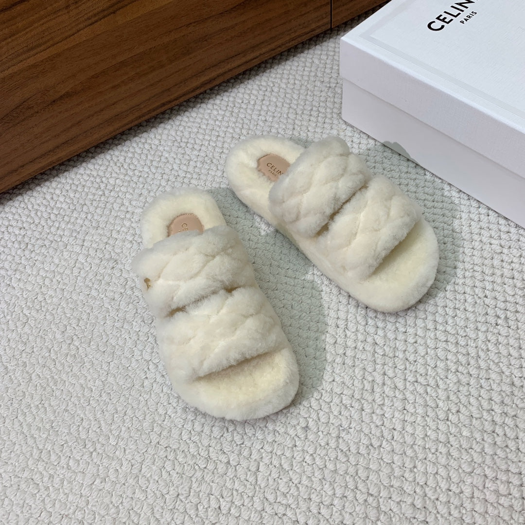 CL 26s Two-Strap Quilted Sandals In White Wool