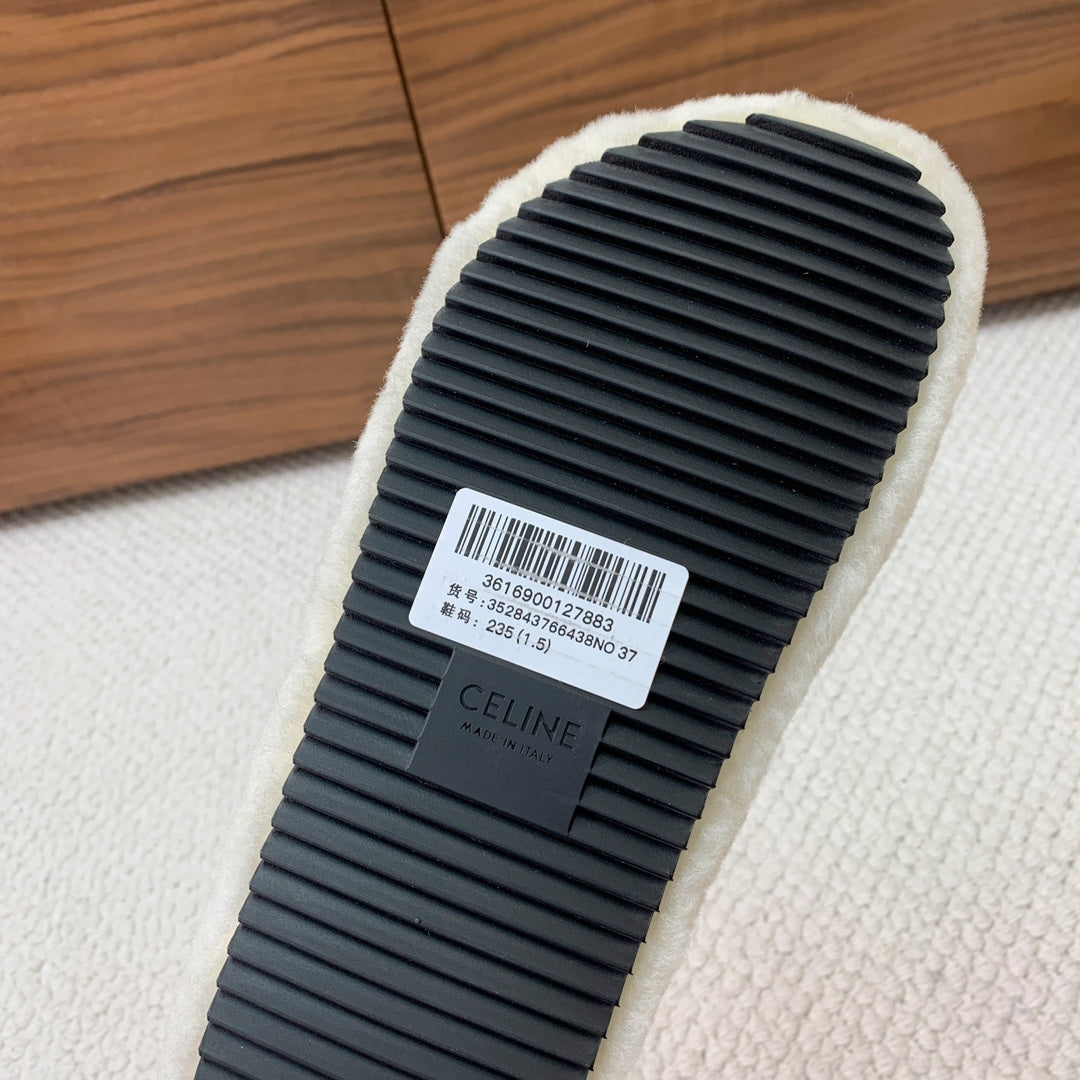 CL 26s Two-Strap Quilted Sandals In White Wool