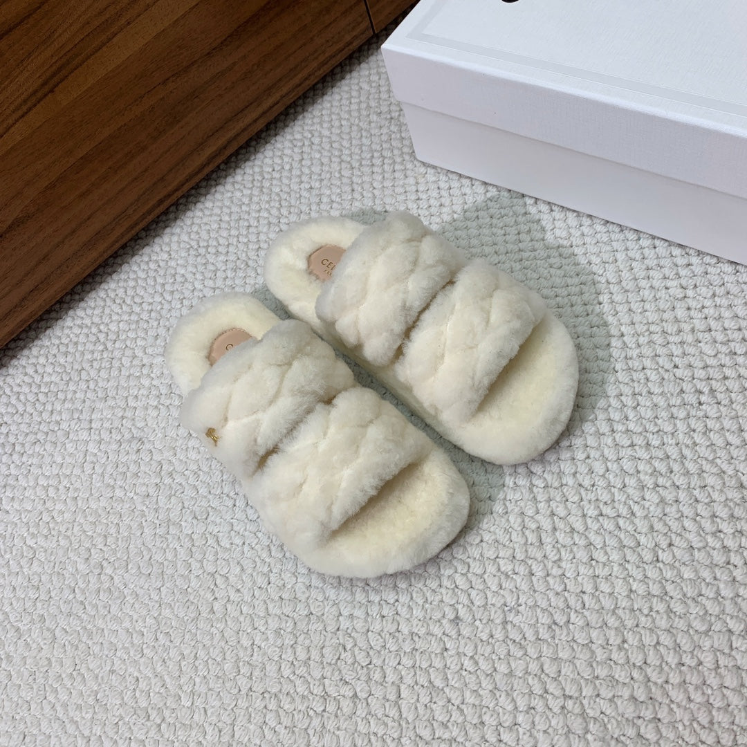 CL 26s Two-Strap Quilted Sandals In White Wool