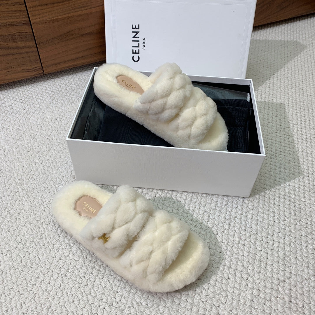 CL 26s Two-Strap Quilted Sandals In White Wool
