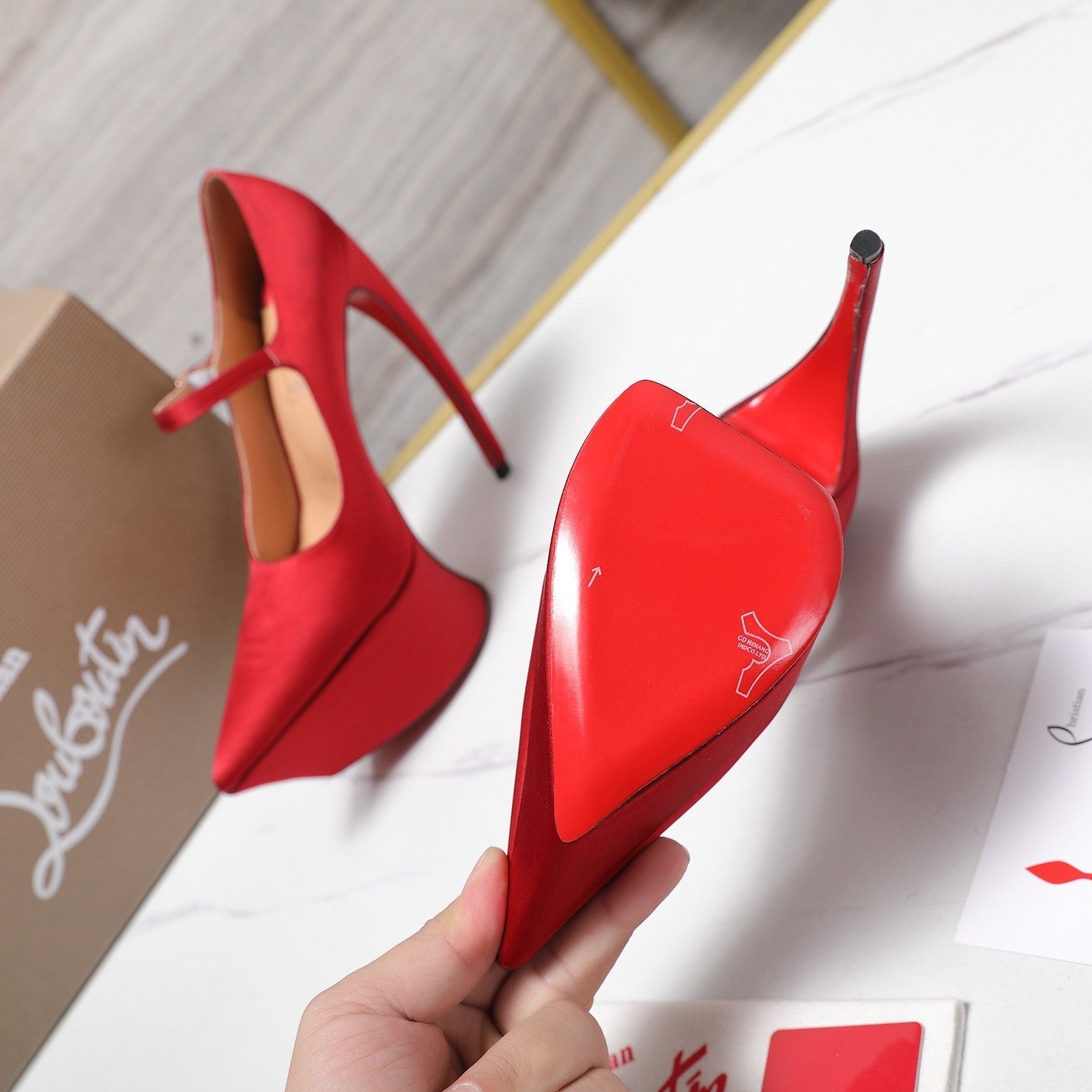 CL Matières Fécales Platform Pumps 15cm Red Satin 637890