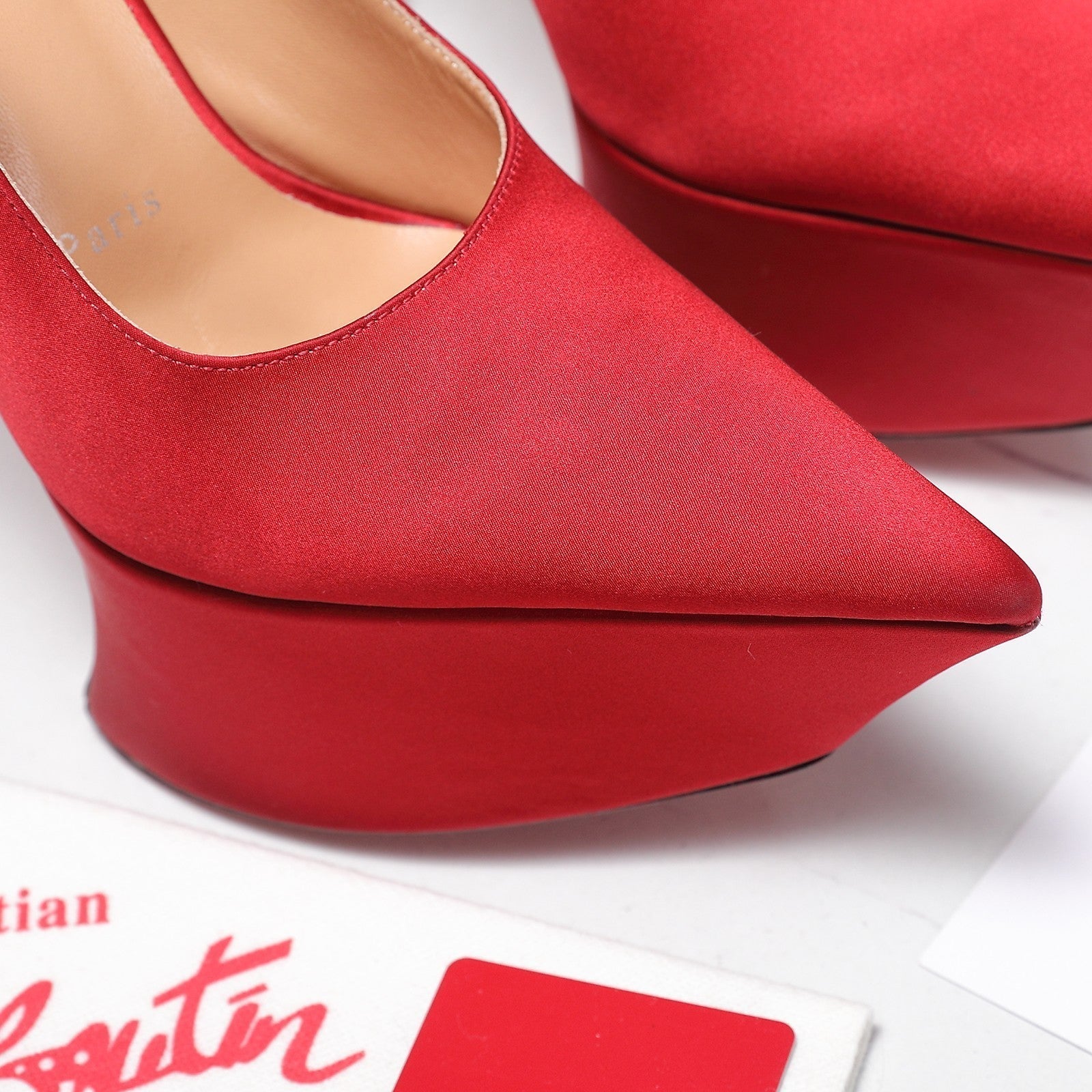 CL Matières Fécales Platform Pumps 15cm Red Satin 637890