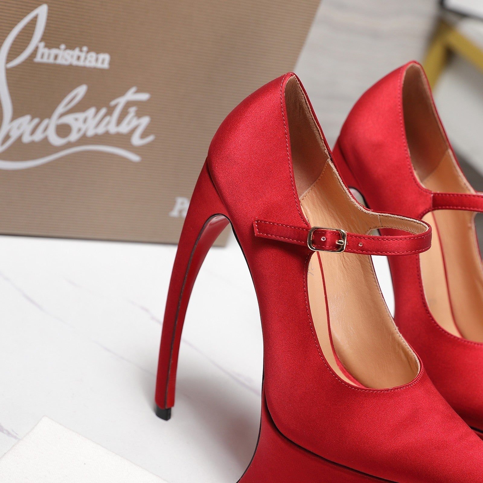 CL Matières Fécales Platform Pumps 15cm Red Satin 637890