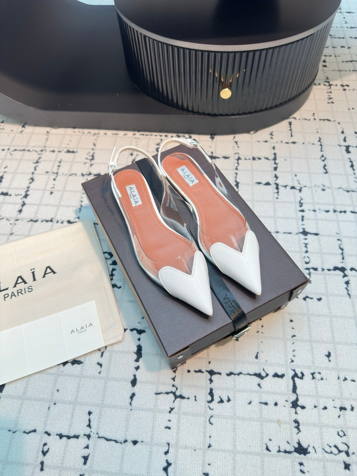 Alaia Heart Flat Slingbacks White Sheepskin 800937