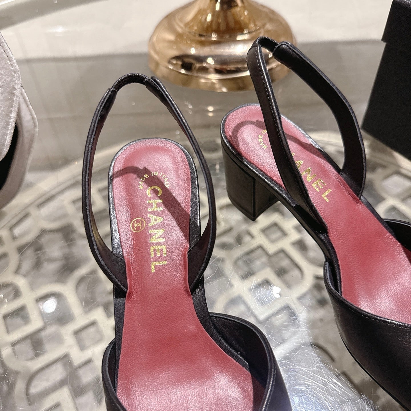 CC 26s Square-Toe High-Heeled Slingbacks 6cm Black Gold Leather 736103
