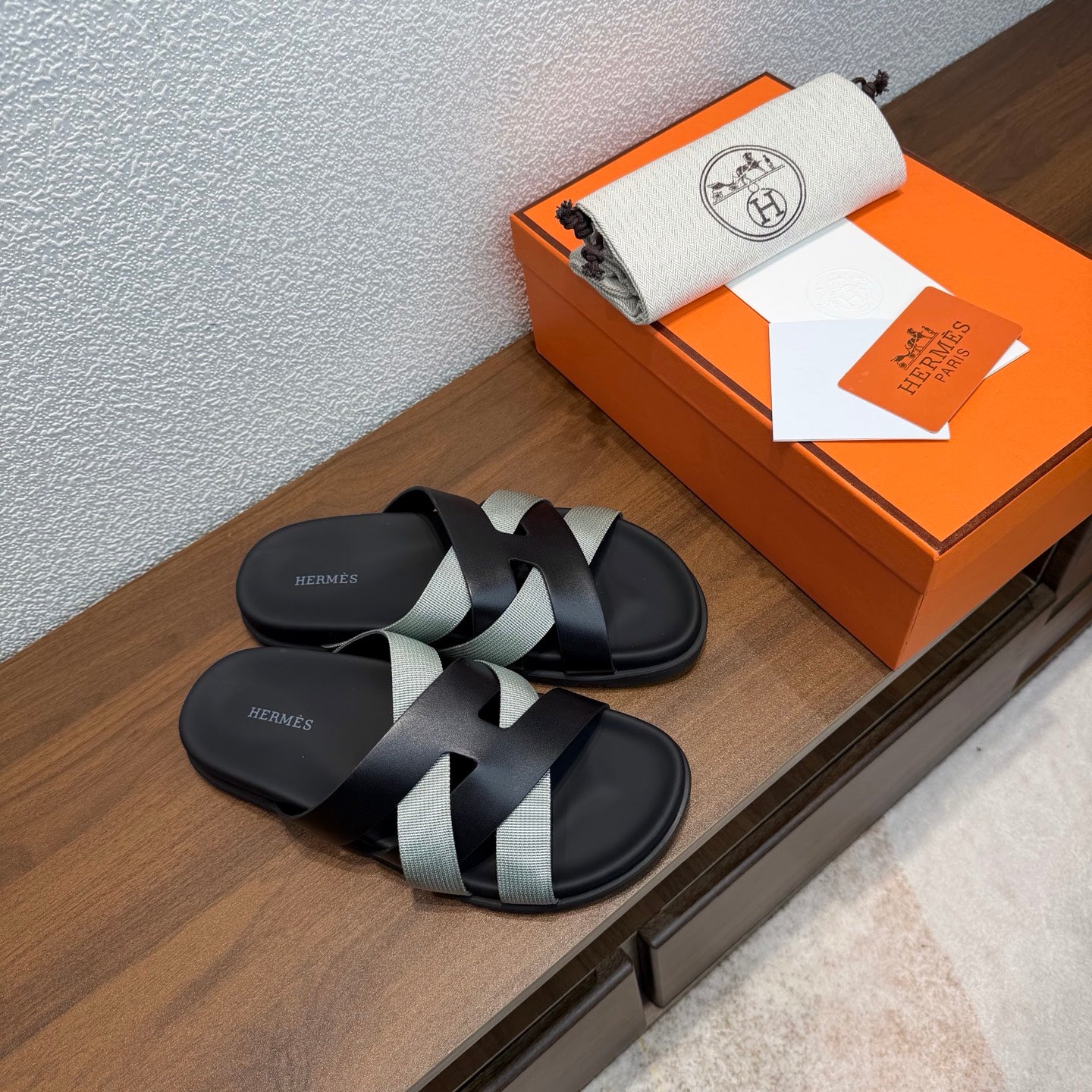 HM 26s Kazimir Sandal In Black Calfskin And Grey Fabric
