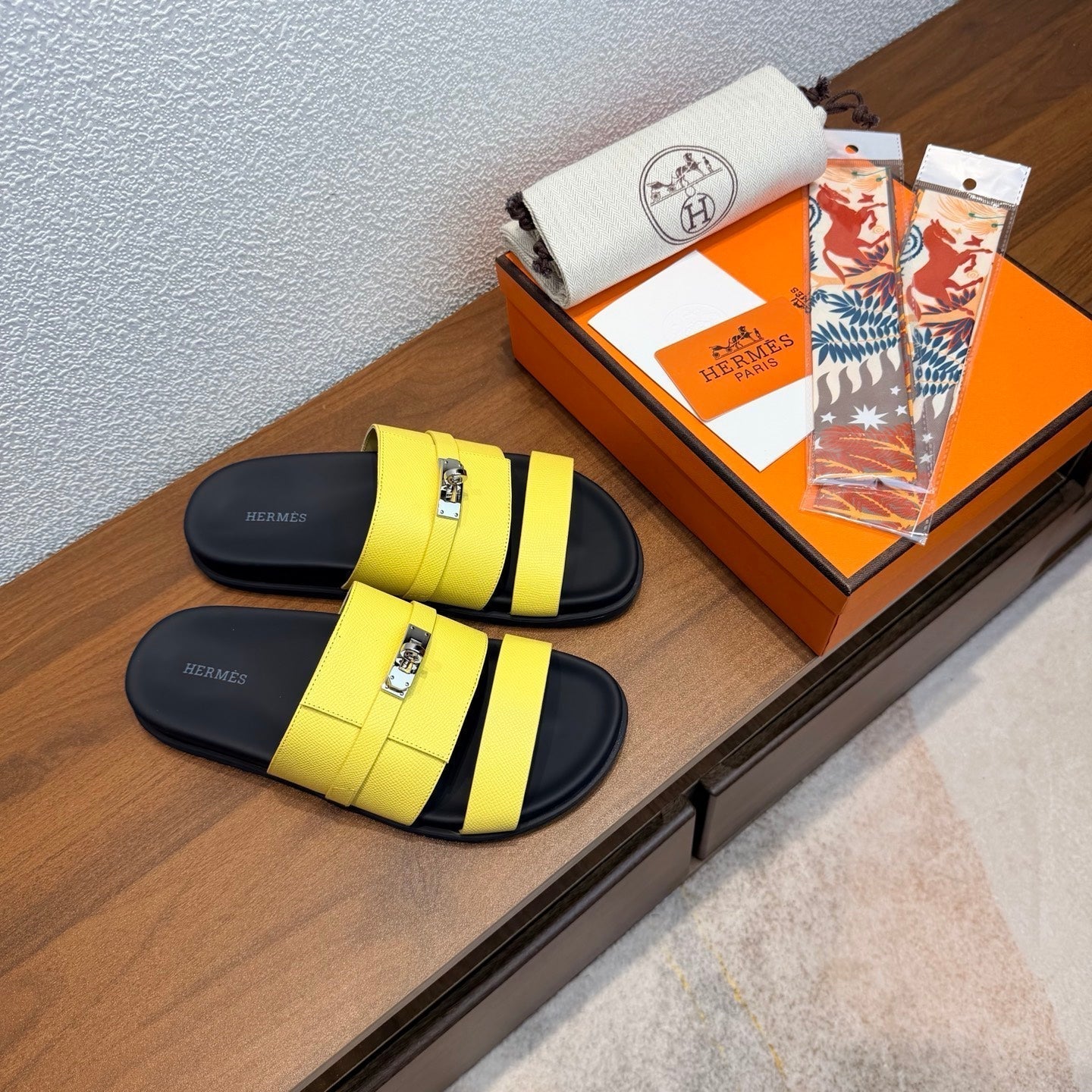HM Jackson Sandals Yellow Espom Leather 707167