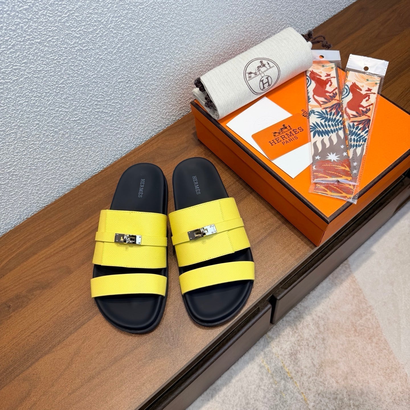 HM Jackson Sandals Yellow Espom Leather 707167