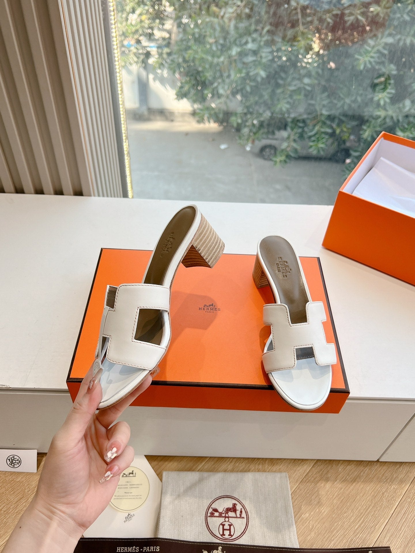 OASIS SANDAL IN WHITE CALFSKIN