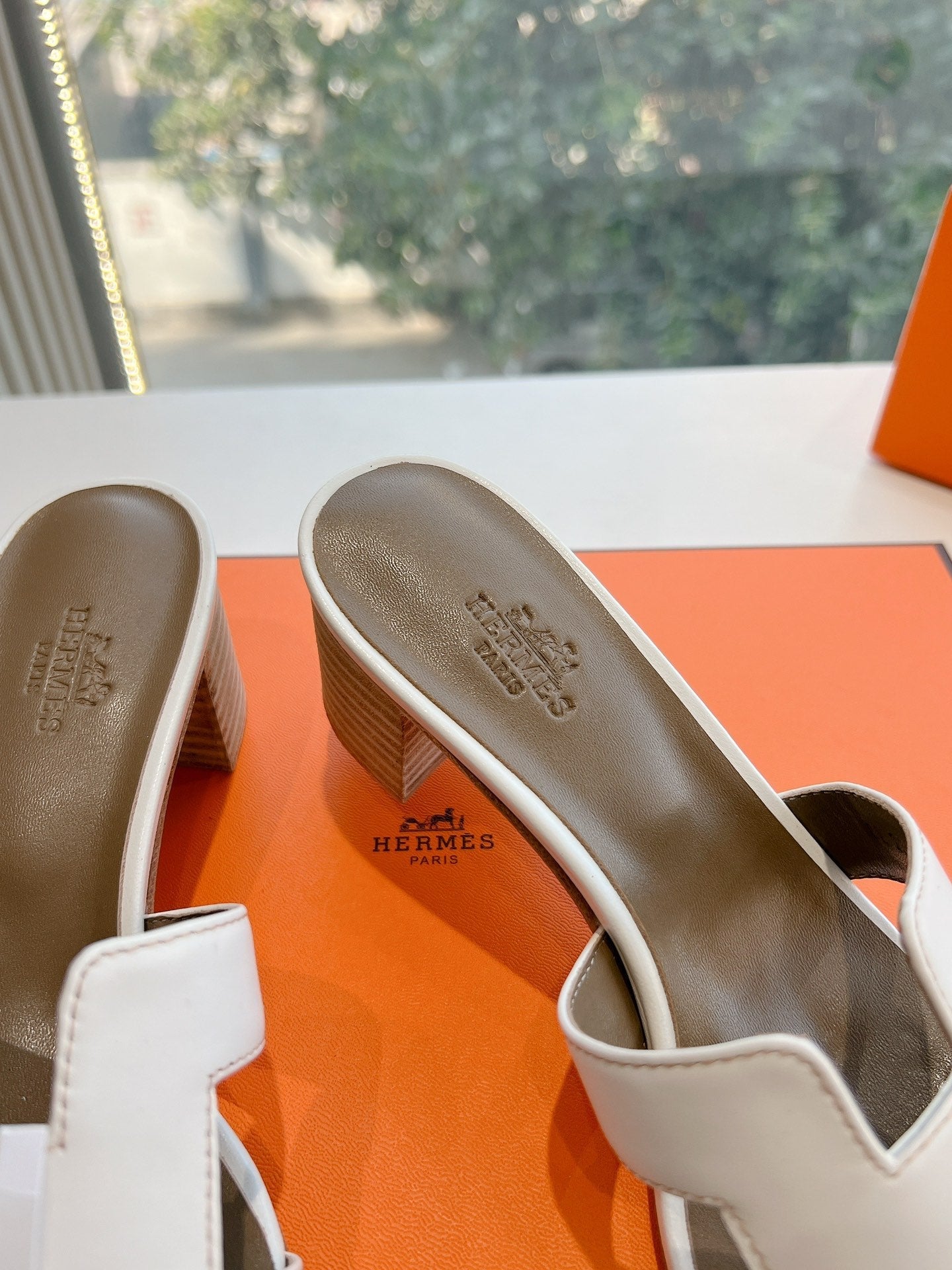 OASIS SANDAL IN WHITE CALFSKIN