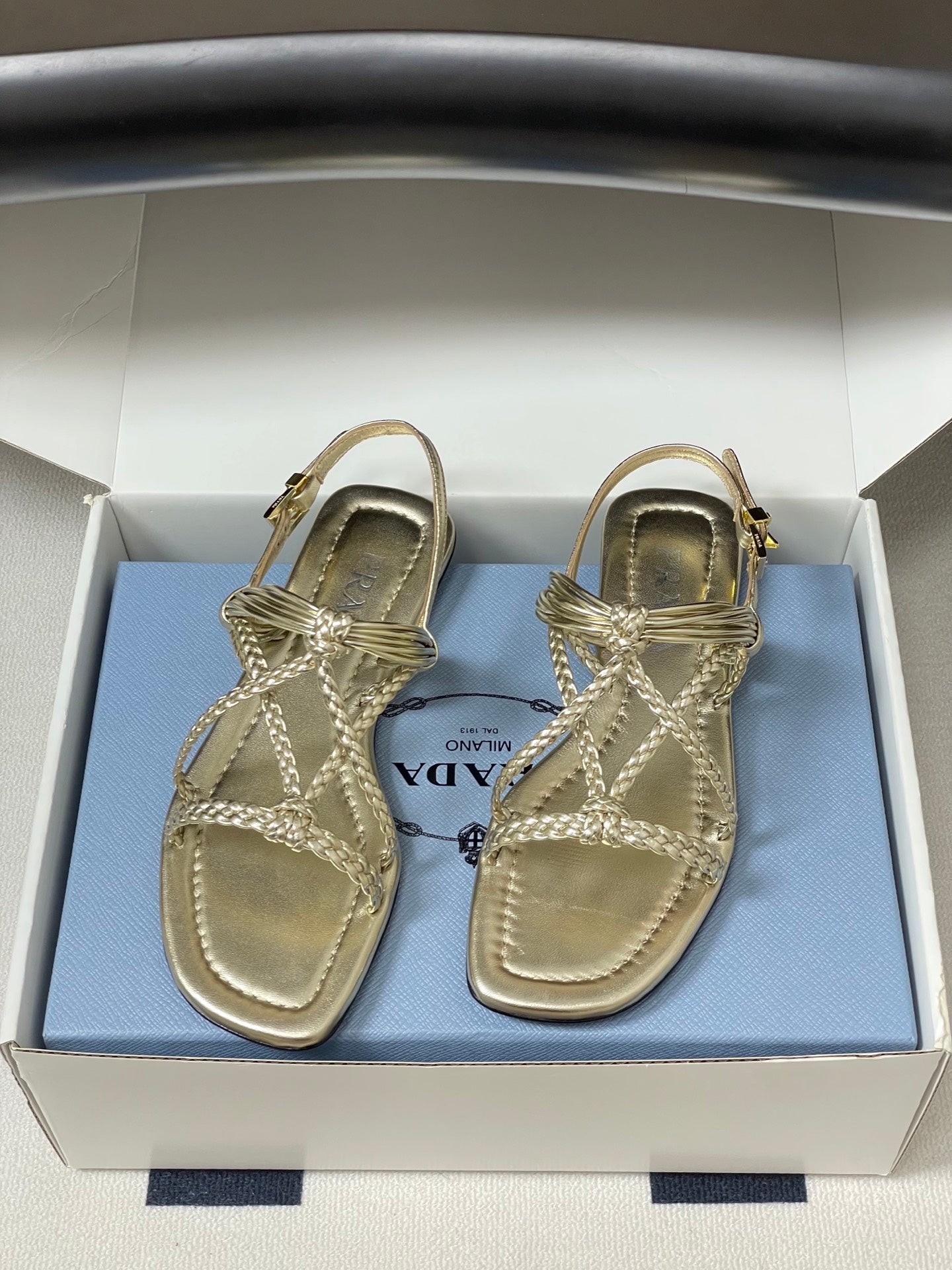 Pra Strappy Flat Sandals Gold Sheepskin 834809