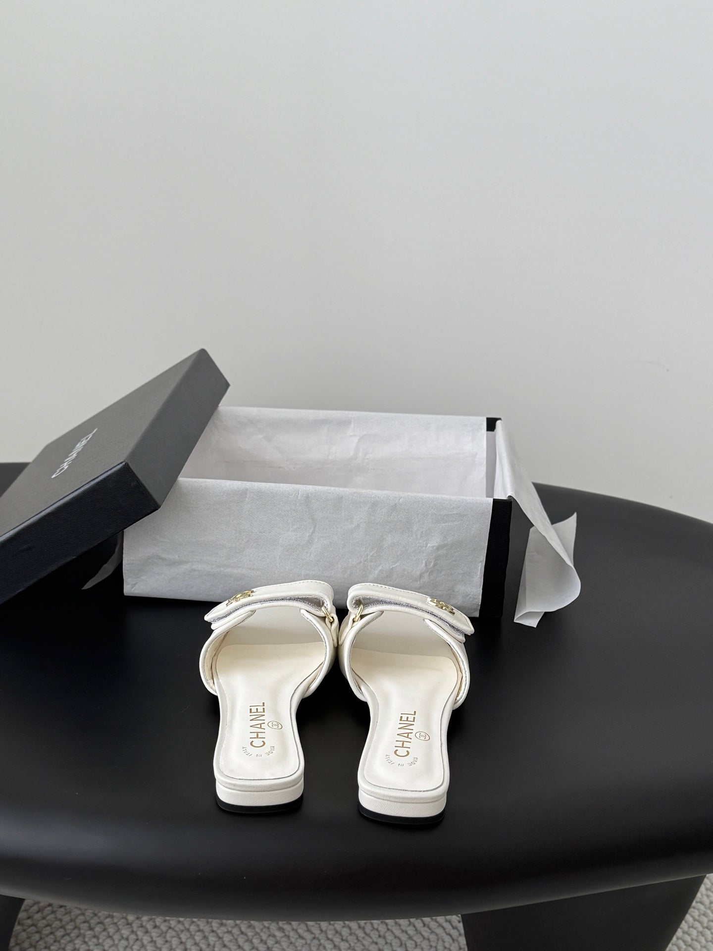 CC 26s Buckle Slippers White Leather 829740