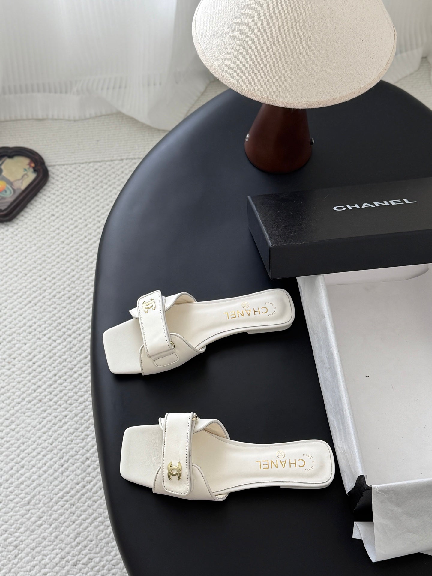 CC 26s Buckle Slippers White Leather 829740
