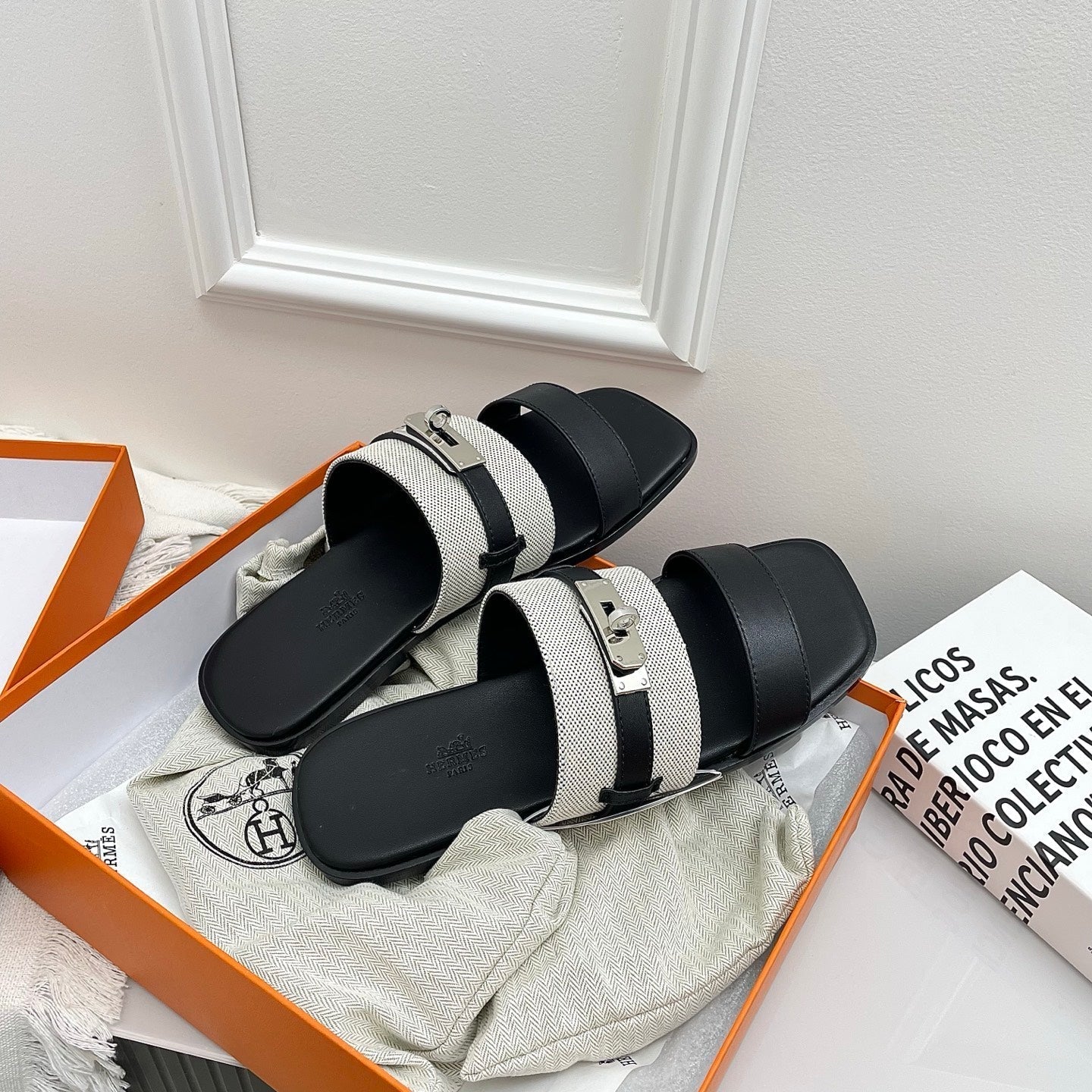 HM 26s Made Men Sandal White Black Calfskin Canvas 726898