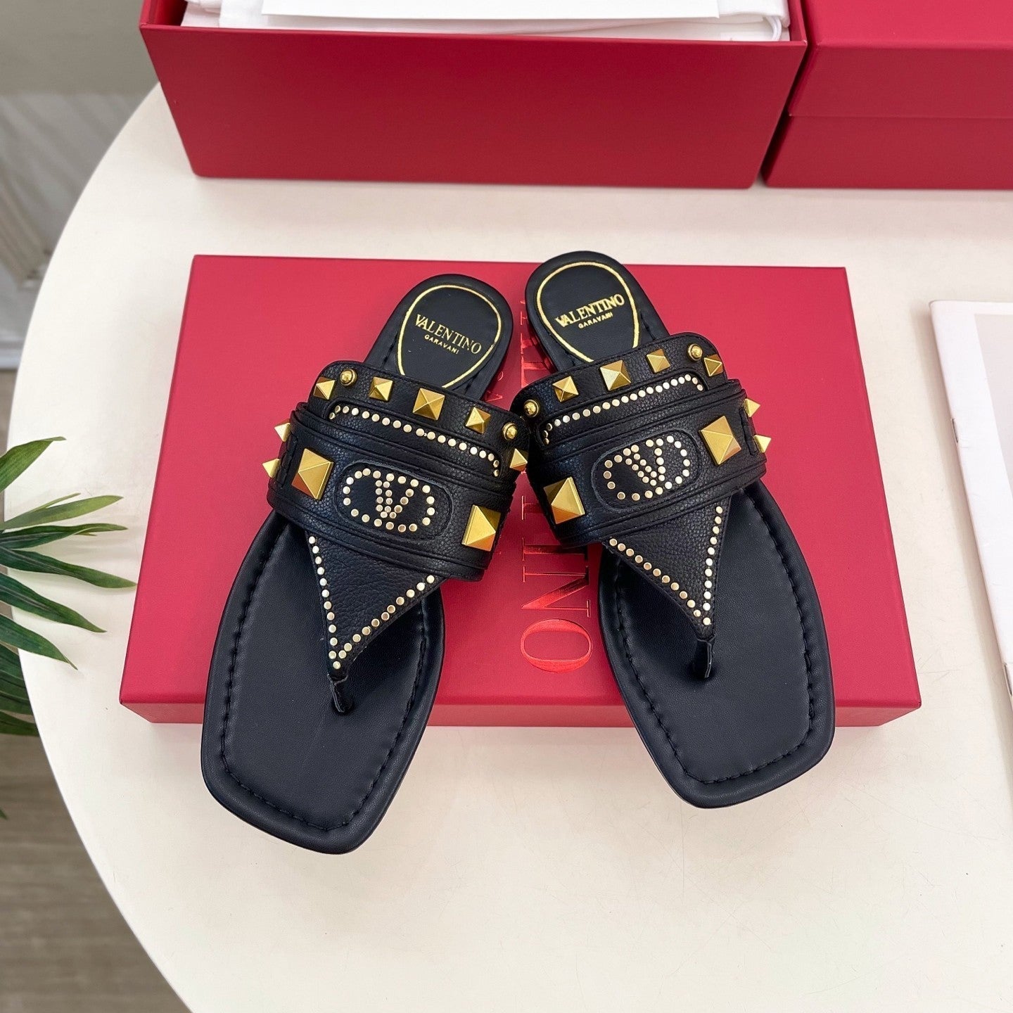 Plaster Caster Buffalo Thong Sandal Black Calfskin And Cowhide 307474Plaster Caster Buffalo Thong Sandal Black Calfskin And Cowhide 307474